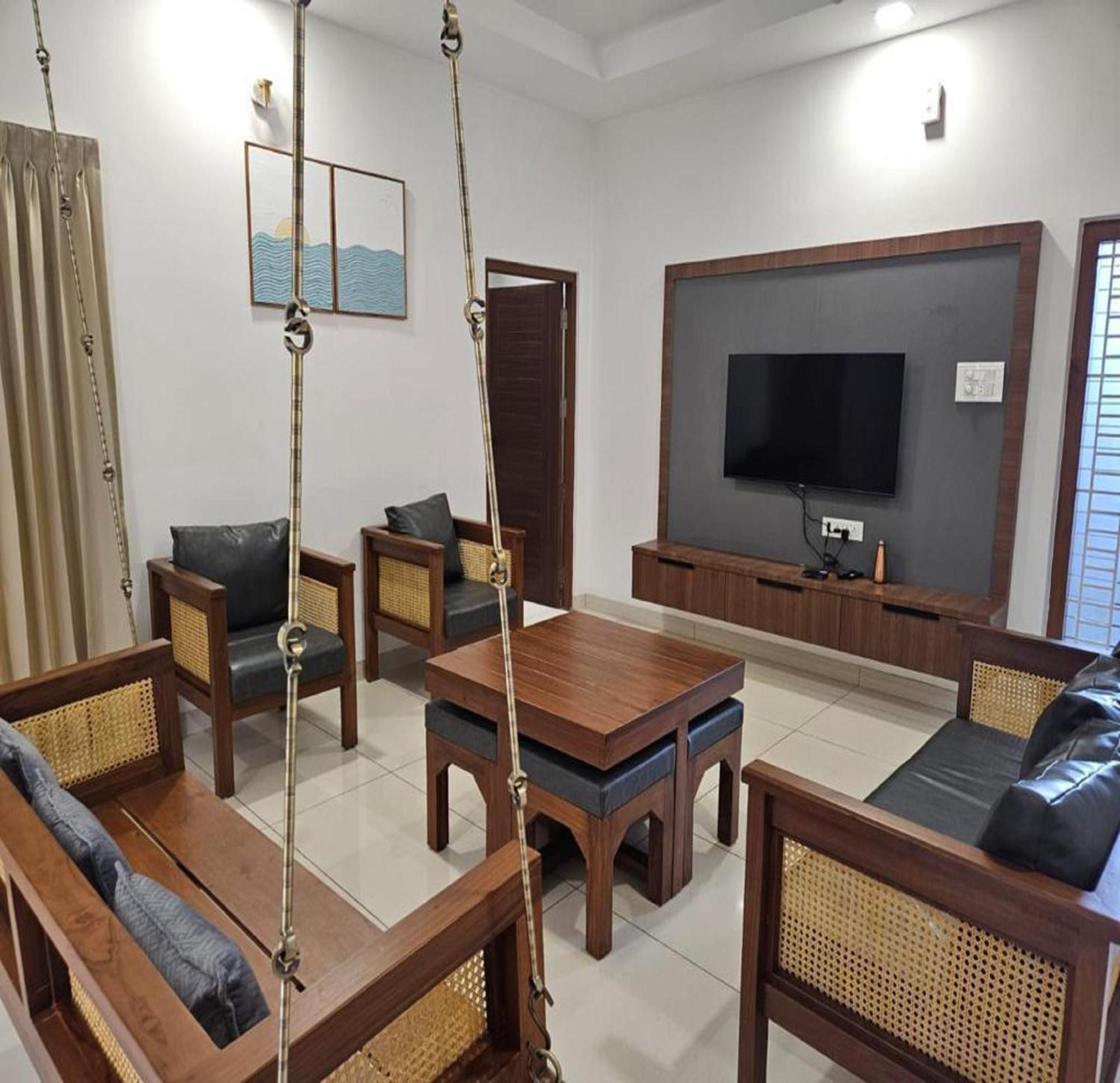Thulasi Avenue Inn Pollachi Exterior photo